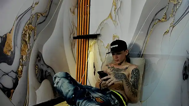 StraightBoy_Nick Adlı Modelin Canlı XXX Sohbeti