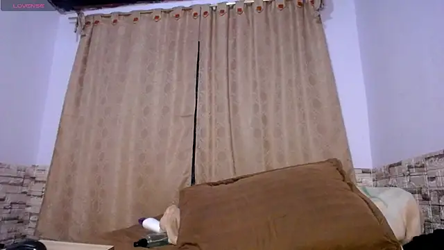 DaraKat18's Webcam Show