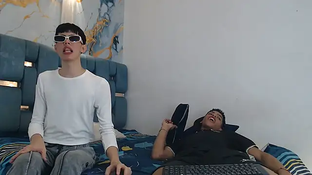 EMPIRE_BOYS1 Adlı Modelin Canlı XXX Sohbeti