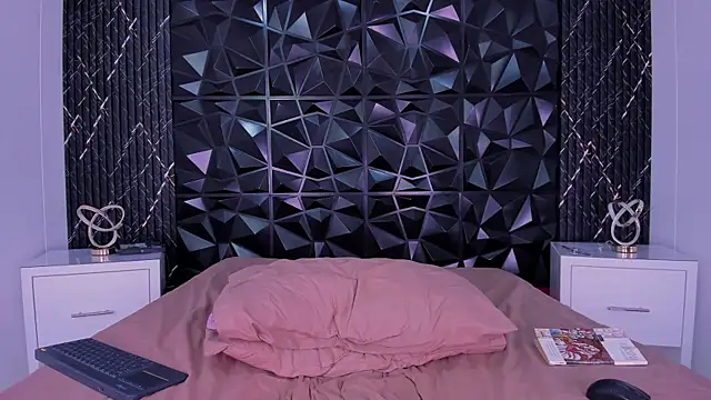 SpaceBoy1 Adlı Modelin Canlı XXX Sohbeti