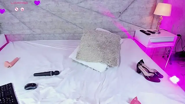 RousSweet-'s Live XXX Chat