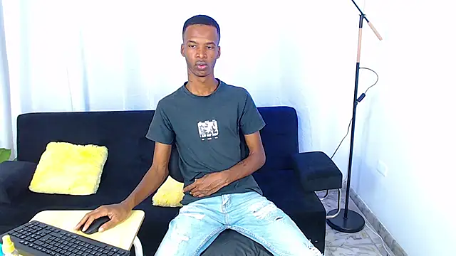 gusy_18 Adlı Modelin Canlı XXX Sohbeti