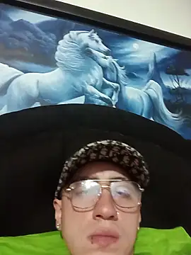 Emmanuel_Lust Adlı Modelin Canlı XXX Sohbeti