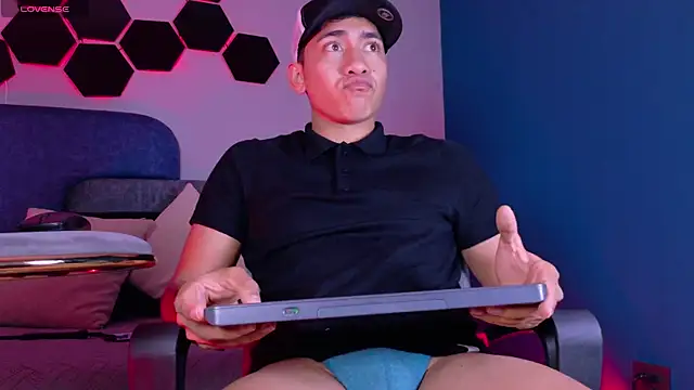 AxelBlaze_ Adlı Modelin Canlı XXX Sohbeti