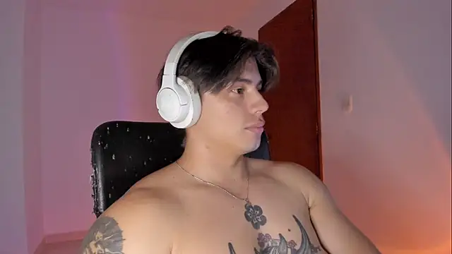 Giordano_Russo Adlı Modelin Canlı XXX Sohbeti