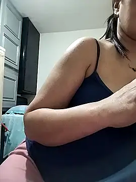 lolo890 Adlı Modelin Canlı XXX Sohbeti