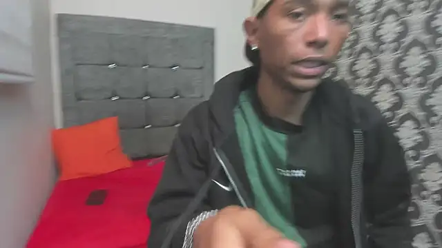 Chat +18 de Little_Twink19x ao vivo