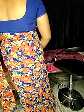 Shreya8999 webcam show