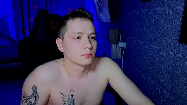 Karl_Night_: διαδικτυακό σόου στην κάμερα