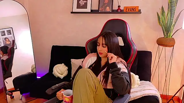 Chat XXX en directo de EmmyEvans1