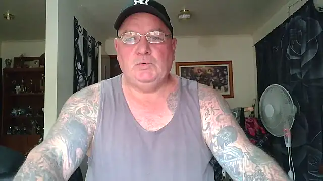 KINKYBLUEYES69 Adlı Modelin Canlı XXX Sohbeti