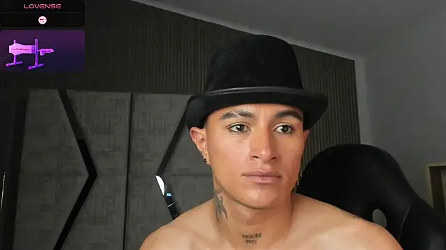 دردشة LiamDeep الجنسية المباشرة