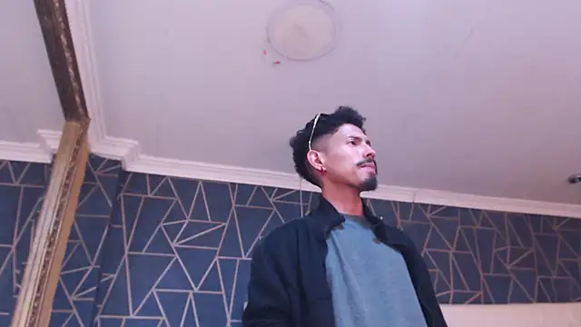 Chat XXX en directo de NoaahTylor