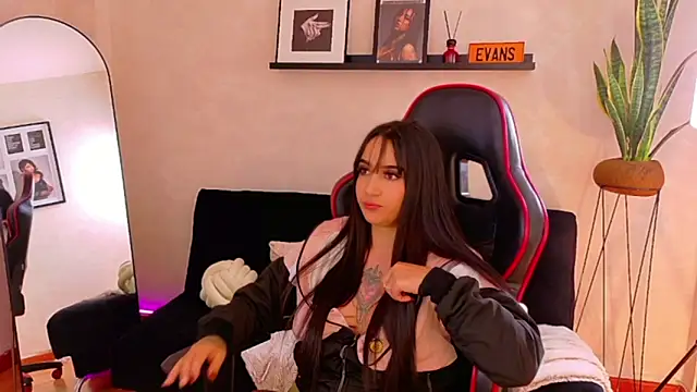 EmmyEvans1's Live XXX Chat