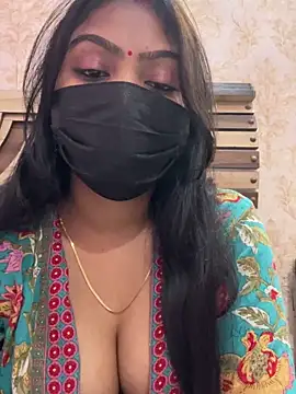 Cute-Ananyaa: διαδικτυακό σόου στην κάμερα