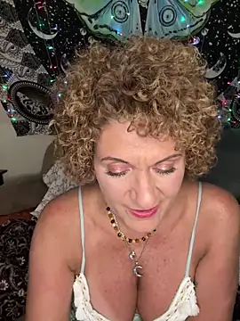 SuzyCatzz Show in webcam