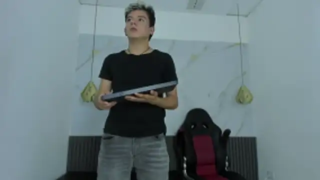 Czat XXX na żywo – AndyFame1