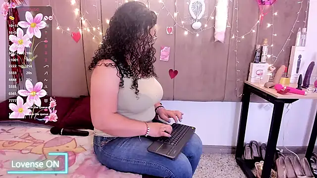 Zaly_mature Adlı Modelin Canlı XXX Sohbeti