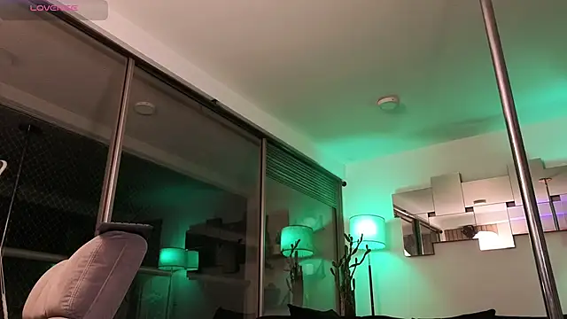 mandi4pole_ Live XXX-chat