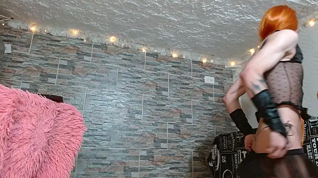 alurba666: διαδικτυακό σόου στην κάμερα