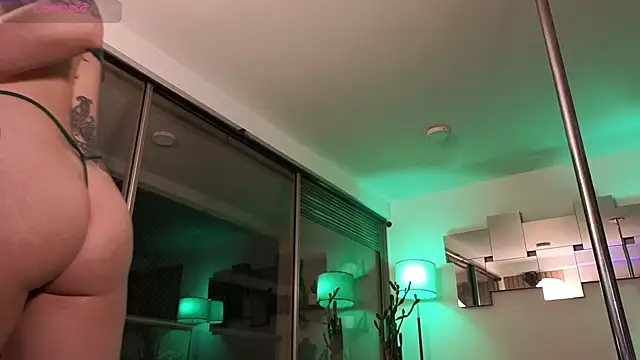 mandi4pole_ Chat XXX in diretta