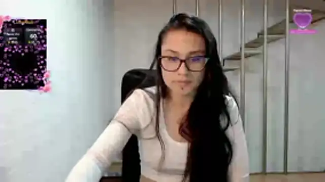 Jessie_Desire élő XXX-chatje