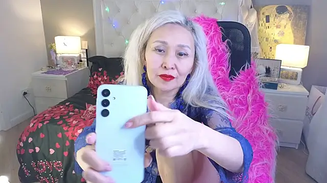 RoxalanaStar live XXX chat