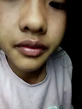 Chat +18 de Hoa-tuylip ao vivo