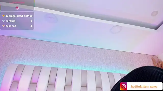 Viollet_xoxo Chat XXX in diretta