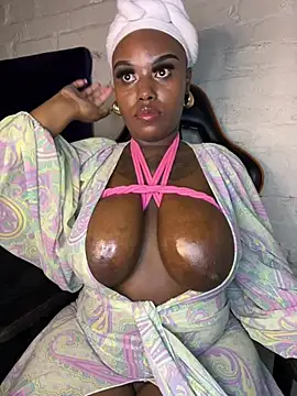 QUEEN_NOBUHLE_FEMDOM_777 即時 XXX 聊天