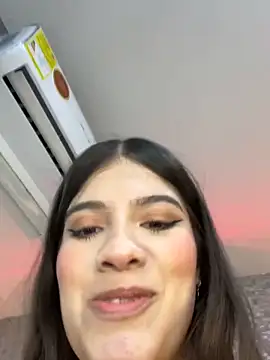 BellaConti1 Adlı Modelin Canlı XXX Sohbeti