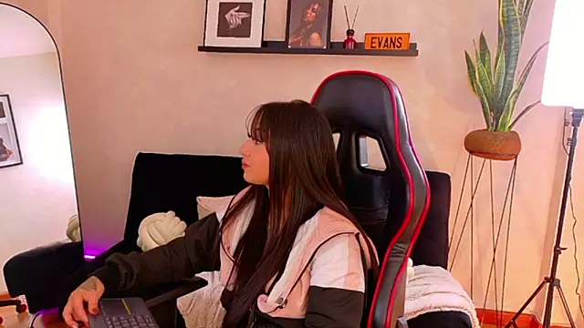 Czat XXX na żywo – EmmyEvans1