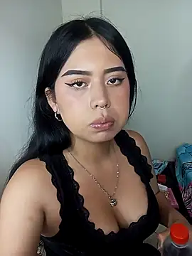 Chat +18 de Emily_Cat18 ao vivo