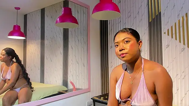 Chat +18 de SaraaLopeez ao vivo