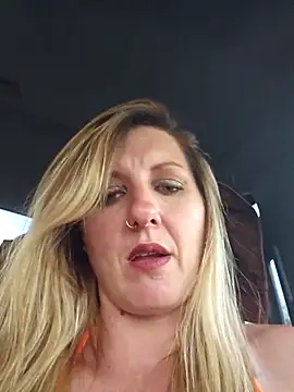 Chat +18 de SheIsSomething ao vivo