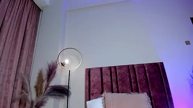 Chat +18 de NoraDasilva ao vivo