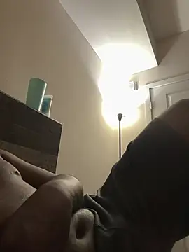 makeherfeelg: διαδικτυακό σόου στην κάμερα