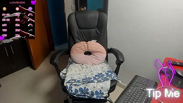 Živý XXX chat peanut_tangerine