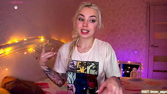 Chatroom XXX en direct de LillyMoure_