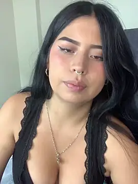 Emily_Cat18 Adlı Modelin Canlı XXX Sohbeti