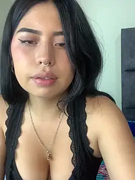 Show modela Emily_Cat18 na web-kameri