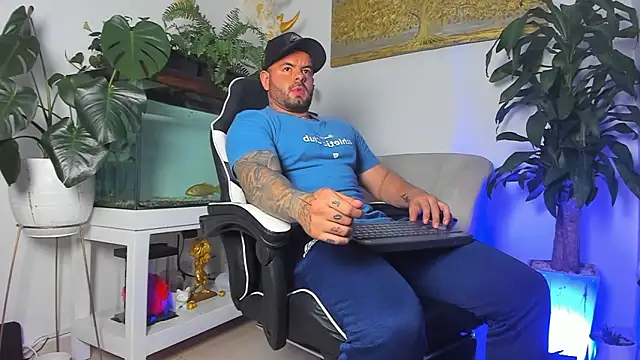 Johnnygrayson1 Adlı Modelin Canlı XXX Sohbeti