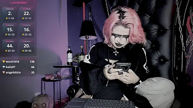 Navier__ élő XXX-chatje