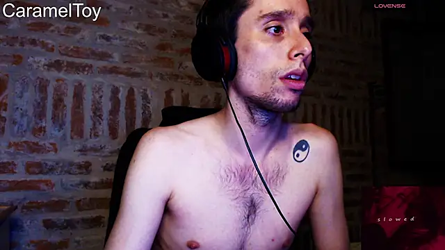 CaramelToy Adlı Modelin Canlı XXX Sohbeti