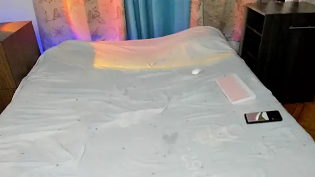 Angel_White25 Adlı Modelin Canlı XXX Sohbeti