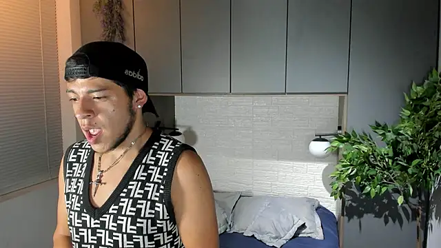 Zackfalcon_ Adlı Modelin Canlı XXX Sohbeti