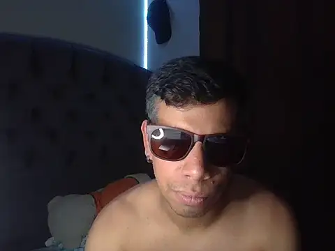 WILD_BIGCOCK35 Adlı Modelin Canlı XXX Sohbeti