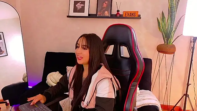 EmmyEvans1 Chat XXX in diretta