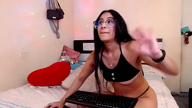 Chat XXX en directo de chika_hellar