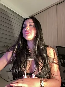 Chat +18 de kenndall_21 ao vivo